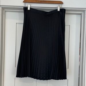 GAP Black A-Line Pleated Skirt - size 12 petite